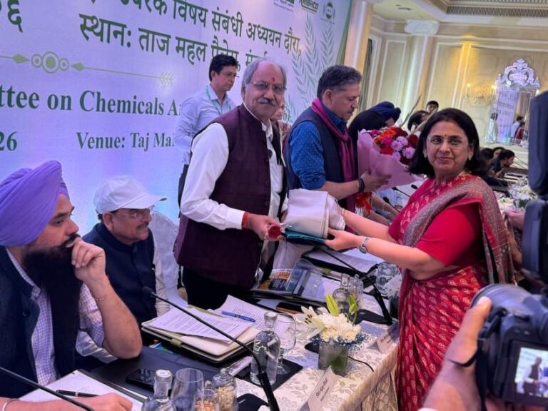 (मुंबई रायपुर) उर्वरक क्षेत्र के सशक्तिकरण पर मुंबई में हुई अहम चर्चा, सांसद बृजमोहन ने छत्तीसगढ़ में औद्योगिक निवेश का दिया व कृषि लाभ की नई संभावनाएँ के खोले द्वार