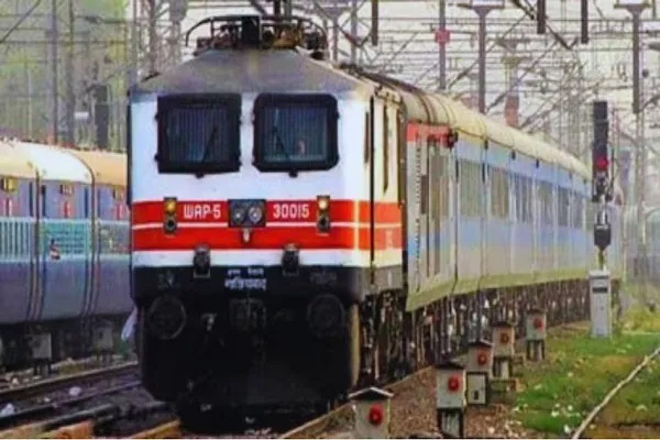 (नई दिल्ली)रेलवे ने खत्म की 20 साल पुरानी परंपरा, रिटायरमेंट पर नहीं मिलेगा गोल्ड प्लेटेड चांदी का मेडल