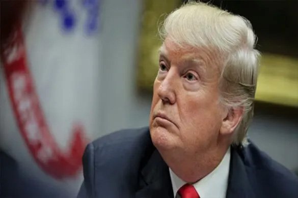 अमेरिका में फिर ‘तालाबंदी की आहट : मंडराने लगा शटडाउन का खतरा; सीनेट में फंडिंग बिल पर फंसा पेंच