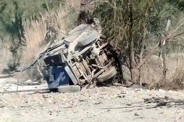 पाकिस्तान के खैबर पख्तूनख्वा में IED ब्लास्ट, SHO समेत 6 पुलिसकर्मियों की मौत; बख्तरबंद गाड़ी के उड़े परखच्चे