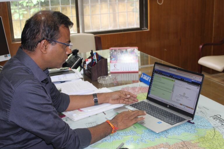 कलेक्टर कार्यालय सारंगढ़ में होने लगा आधार बेस हाजिरी और ईऑफिस से कार्य