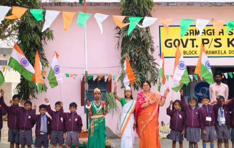 खिचरी में शिक्षिकाओं, ग्रामीणों और स्कूली बच्चों ने मनाया गणतंत्र दिवस समारोह