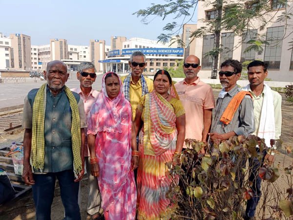 (धमतरी) अटल वयो अभ्युदय योजना के तहत जिले के 12 वृद्धजनों का एम्स रायपुर में मोतियाबिंद का सफल ऑपरेशन