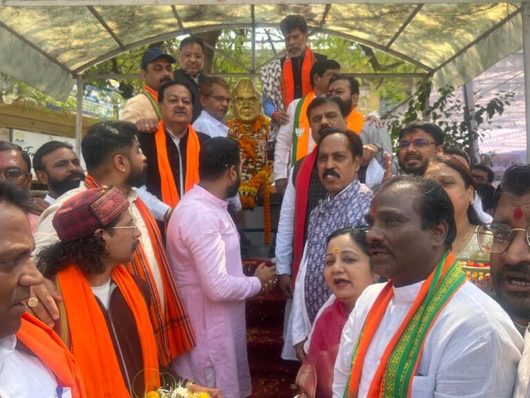 (रायपुर) डॉ. खूबचंद बघेल को पुण्यतिथि पर भाजपा प्रदेश अध्यक्ष एवं विधायकों ने किया नमन