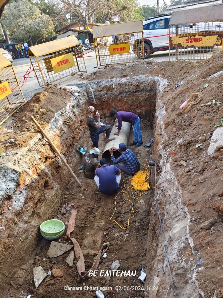 सारंगढ़ शहर में पानी सप्लाई के लिए मुख्य सड़क को बिना डिस्टर्ब किए पाइपलाइन पूर्ण