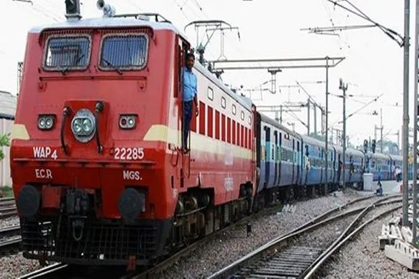 (नई दिल्ली)होली पर घर जाने वालों के लिए गुड न्यूज , रेलने ने किया 10 नई स्पेशल ट्रेनों का ऐलान; देखें रूट और टाइमिंग