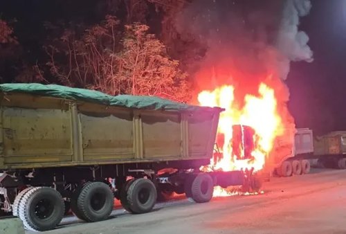 (कोरबा) कोयले से भरी गाड़ी में लगी आग, स्टेडियम रोड पर मच गया हड़कंप