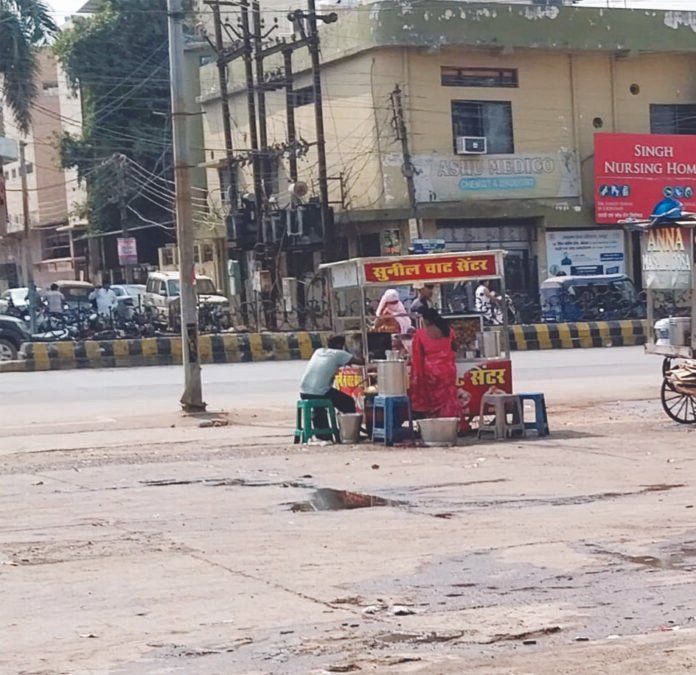 (कोरबा) स्वच्छता अभियान पर प्रश्न चिन्ह: खोमचा वालों की हरकतों ने बढ़ाई मुश्किलें- व्यवसायी संघ