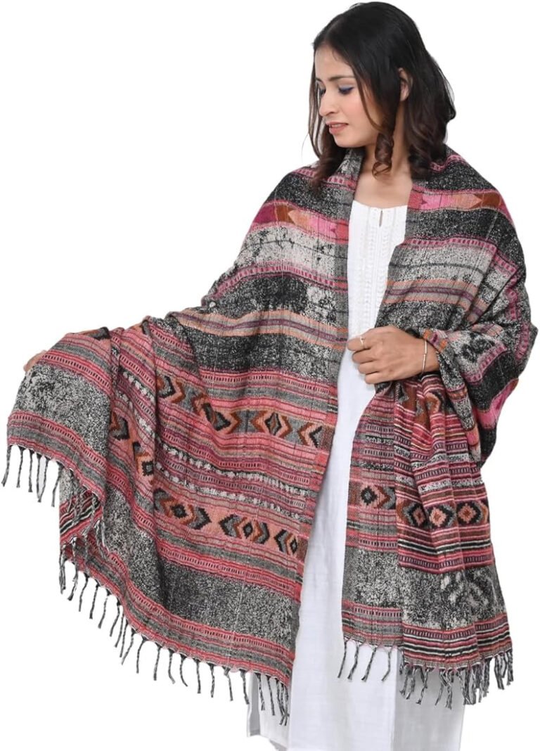 हर महिला के पास होने चाहिए उलटने वाले शॉल, देते हैं बेहद स्टाइलिश लुक