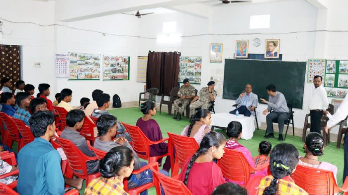 (बीजापुर) नई राह, नया विश्वास: पुनर्वासित युवाओं से आत्मीय संवाद कर मानव अधिकार आयोग अध्यक्ष ने बढ़ाया उत्साह