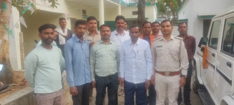 (मनेंद्रगढ़)मनेंद्रगढ़ में आज वन विभाग के वरिष्ठ रेंजर के सेवानिवृत्त होने अवसर पर भावुक विदाई दी गई