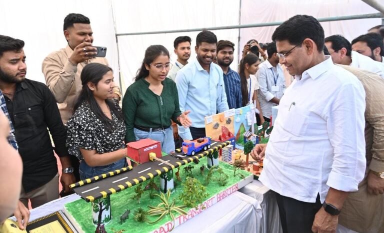 (रायपुर) सकारात्मक सोच ही सफलता की कुंजी, युवा बदलेंगे भारत का भविष्य- राजस्व मंत्री टंक राम वर्मा