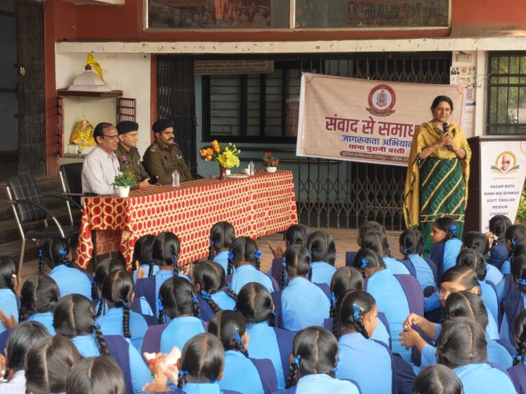 “संवाद से समाधान” के तहत पश्चिम ज़ोन में पुलिस का जागरूकता अभियान, स्कूल पहुँची साइबर सुरक्षा की पाठशाला