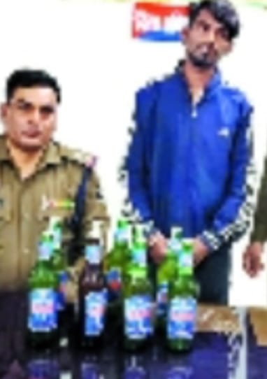 स्कूटी में छुपाकर अवैध शराब ले जाने वाला आरोपी गिरफ्तार