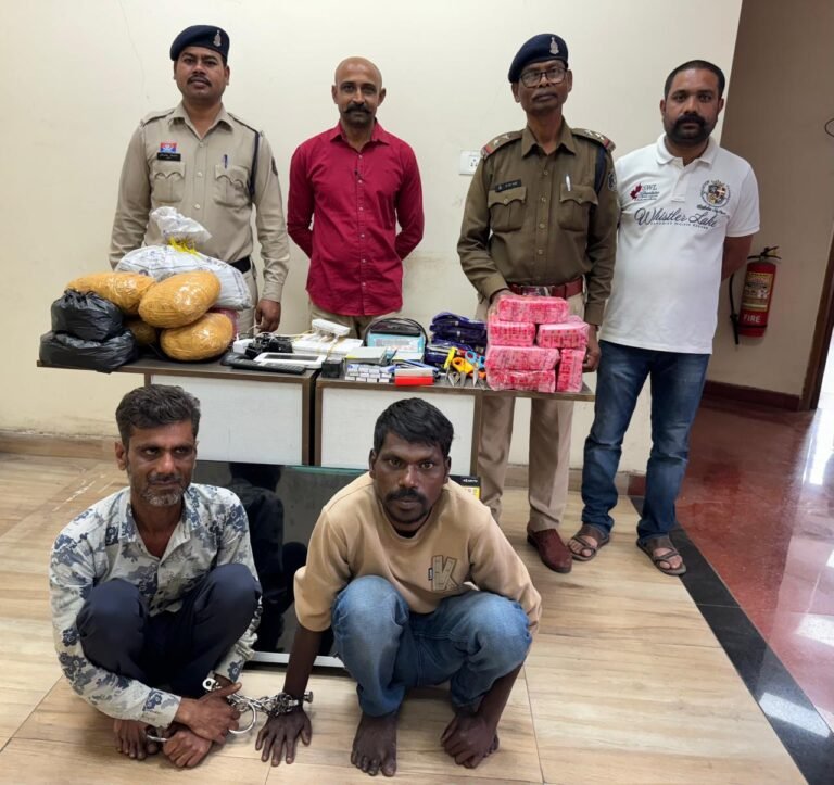 सीसीटीवी और मोशन सेंसर से लैस ‘गांजा हाइडआउट’ पर पुलिस का धावा: 7.397 किलो गांजा जब्त, दो तस्कर गिरफ्तार