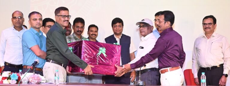 सेवानिवृत्ति पर जनसंपर्क विभाग के अपर संचालक जवाहर दरियो को दी गई गरिमामय विदाई