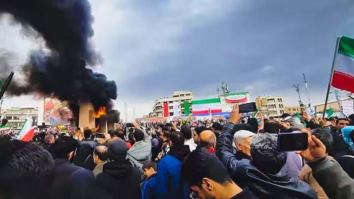 भारतीय दूतावास ने एक बार फिर शेष सभी भारतीय नागरिकों को तुरंत ईरान छोडऩे को कहा