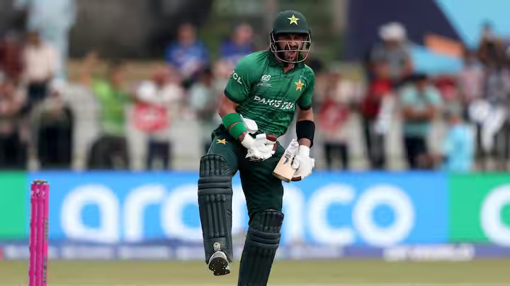 टी-20 विश्व कप 2026: साहिबजादा फरहान ने इंग्लैंड के खिलाफ लगाया अर्धशतक, जानिए उनके आंकड़े