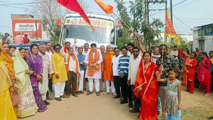 (धमतरी) चार बसो में सवार होकर धीवर समाज के 200 लोग लव – कुश की जन्म स्थली का दर्शन करने तुरतुरिया धाम गए