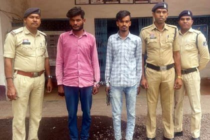 (धमतरी) नवागांव में गांजा तस्करी का भंडाफोड़, दो आरोपी रंगे हाथ गिरफ्तार