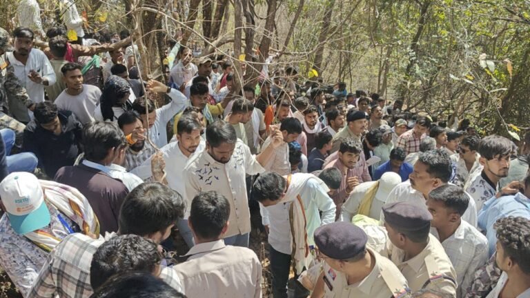 (धमतरी) दुर्गम पहाडिय़ों में आस्था का केंद्र ‘निरई माता मंदिर में उमड़ा जनसैलाब,
