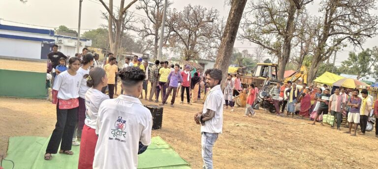 (बीजापुर)बीजादूतीर स्वयंसेवकों ने बच्चों को मोबाइल से दूर रखने एवं गुड पेरेंटिंग पर