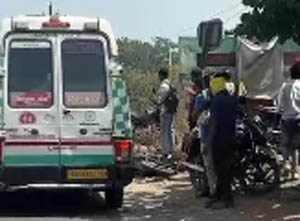 (कोरबा) तेज रफ्तार ट्रक की चपेट में आए बाइक सवार, तीन गंभीर
