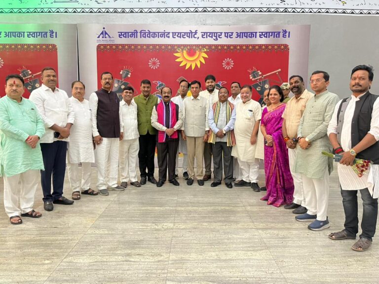 (रायपुर) केन्द्रीय खेल मंत्री मांडविया का हुआ भव्य स्वागत