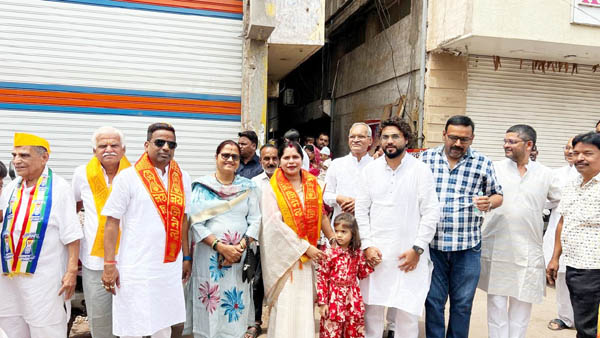 (धमतरी) महावीर जयंती पर जैन समाज की शोभायात्रा में शामिल हुईं भाजपा प्रदेश उपाध्यक्ष रंजना साहू