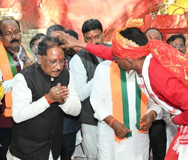 (रायपुर) मुख्यमंत्री ने कुदरगढ़ी माता मंदिर में पूजा-अर्चना कर की प्रदेशवासियों की सुख-समृद्धि की कामना