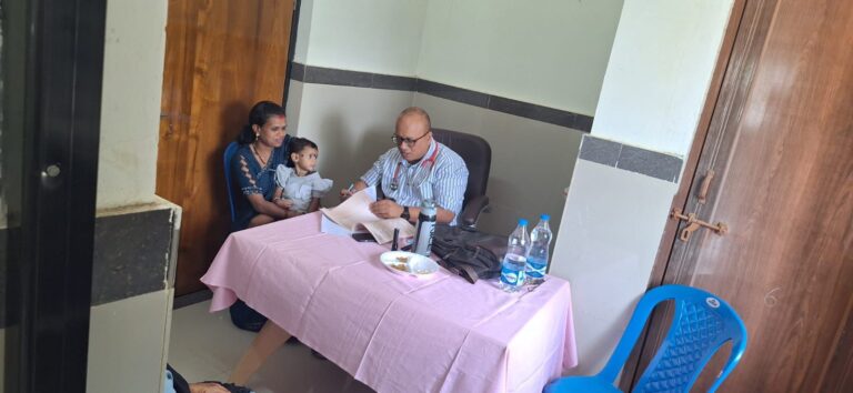 (धमतरी) विशेष बच्चों के लिए गहन स्वास्थ्य परीक्षण शिविर, 74 बच्चों की स्क्रीनिंग