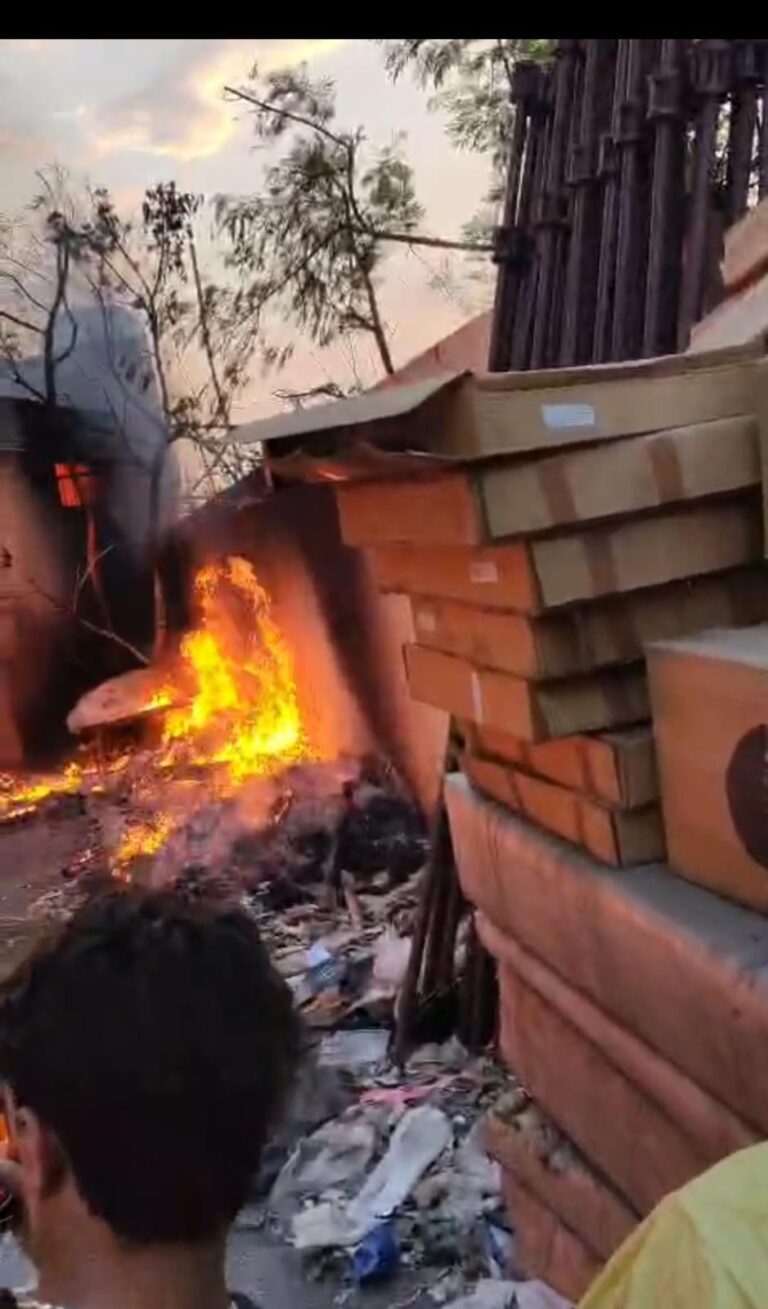 (रायपुर) गोदाम में लगी आग, फायर ब्रिगेड ने आग पर पाया काबू