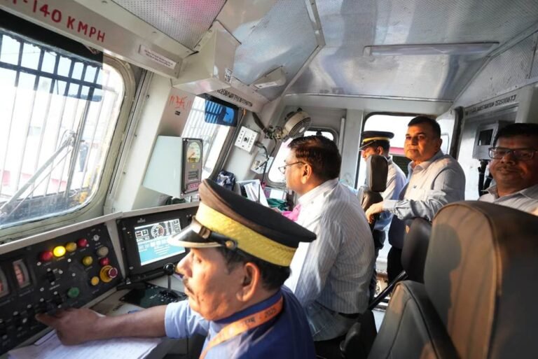 भारतीय रेलवे ने दिल्ली-हावड़ा उच्च घनत्व वाले गलियारे के प्रयागराज-कानपुर खंड के 190 किलोमीटर मार्ग पर कवच प्रणाली का उद्घाटन किया