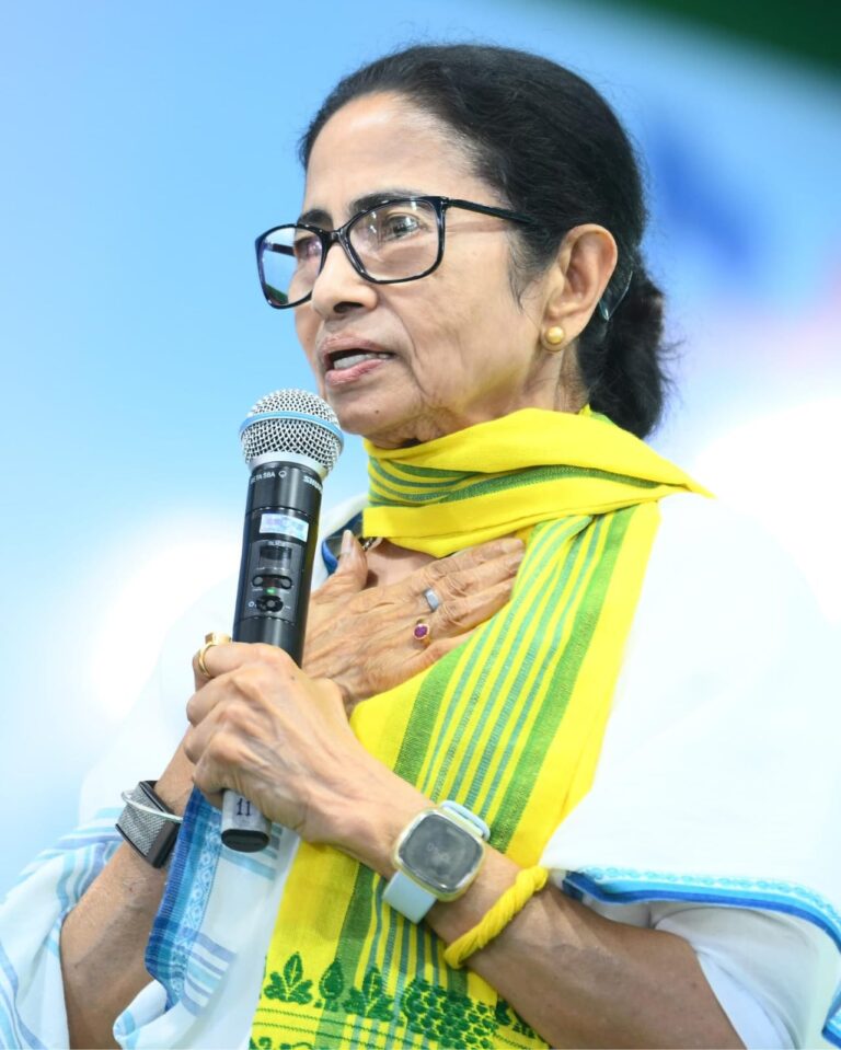 चुनावी सभाओं से सीएम ममता का केन्द्र व चुनाव आयोग पर ताबड़तोड़ हमला