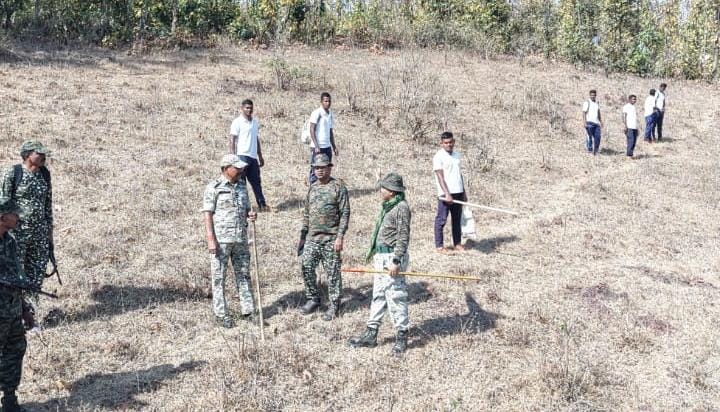 जशपुर पुलिस का बड़ा सर्च ऑपरेशन: डीआईजी और एसपी के नेतृत्व में गौ तस्करी रूटों पर पैनी नजर, ग्रामीणों में बढ़ा विश्वास