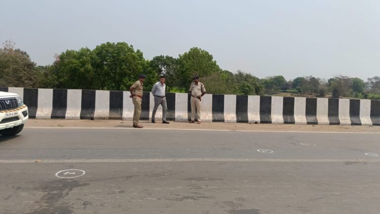 दुर्ग पुलिस का एक्सीडेंट हॉट स्पॉट निरीक्षण: एसपी ने सड़क सुरक्षा के लिए दिए सख्त निर्देश