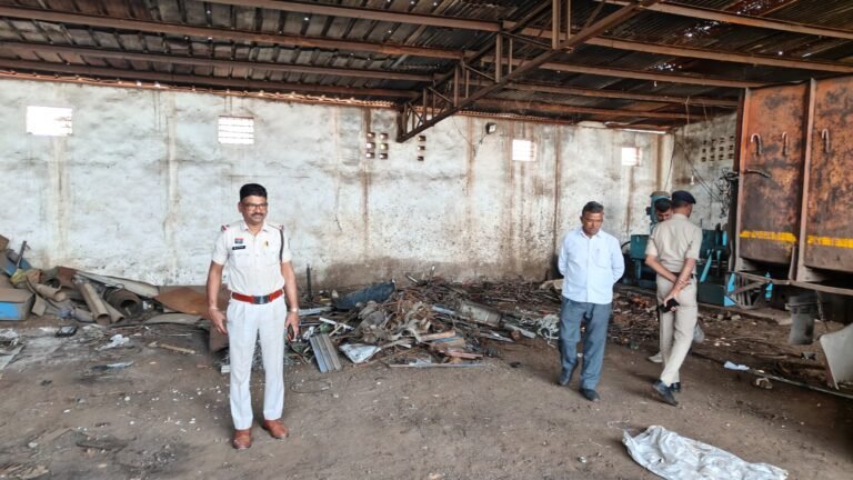 कबाड़ी यार्ड पर पुलिस का शिकंजा, लाखों का माल जब्त