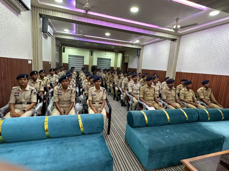 “खाकी पहनते ही बदलेगी पहचान… दुर्ग में 71 नए आरक्षकों को मिला सख्त प्रशिक्षण, अनुशासन और जिम्मेदारी का दिया गया बड़ा मंत्र”