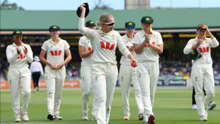 महिला टेस्ट: ऑस्ट्रेलिया ने भारत को 10 विकेट से हराकर सीरीज की अपने नाम