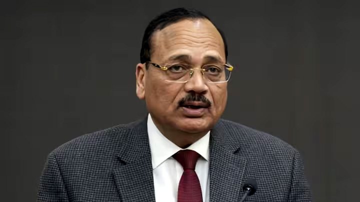 सिजेआई ने चुनाव आयुक्तों की नियुक्ति से जुड़े मामले की सुनवाई से खुद को अलग किया