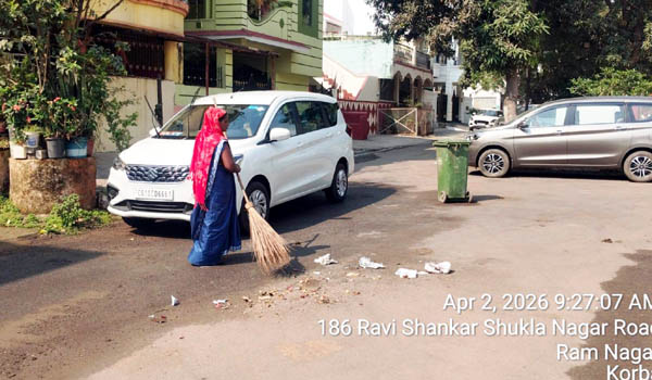 (कोरबा) सेनेटरी वेस्ट सड़क में फेंकने पर पहली बार लगा संबंधित पर अर्थदण्ड