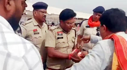 (कोरबा) धीरेन्द्र शास्त्री की कथा में बवाल: पास होने के बावजूद जनप्रतिनिधियों को रोका, बढ़ा विवाद