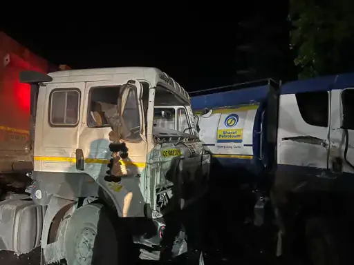 (कोरबा) एनएच-130 पर डीजल टैंकर और ट्रेलर की टक्कर, तीन घंटे यातायात रहा बाधित