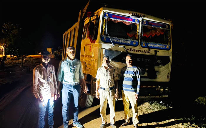 (एमसीबी) अवैध रेत उत्खनन पर बड़ा प्रहार: रात 1 बजे खनिज विभाग की ताबड़तोड़ कार्रवाई, मशीन सहित 4 ट्रैक्टर जब्त