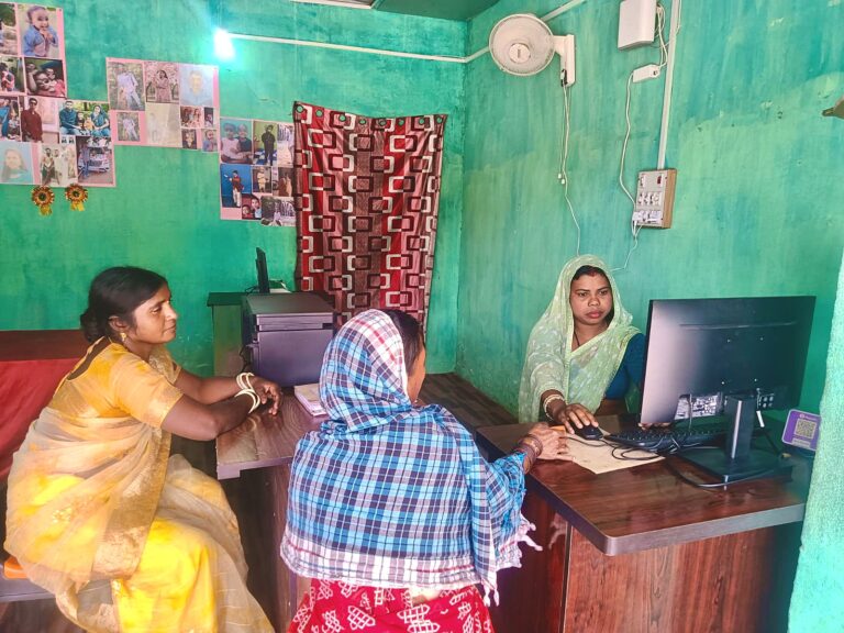 (कोरबा) सफलता की कहानी-बदली जिंदगी, बढ़ा आत्मविश्वास: श्रीमती रजनी उइके बनीं ‘लखपति दीदी