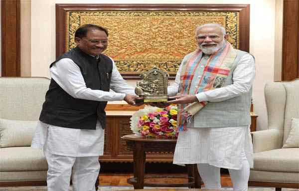 (रायपुर) प्रभु श्रीराम के आदर्शों से प्रेरित छत्तीसगढ़ : मुख्यमंत्री साय ने प्रधानमंत्री नरेंद्र मोदी को बेल मेटल निर्मित ‘माता कौशल्या के रामÓ कलाकृति की भेंट