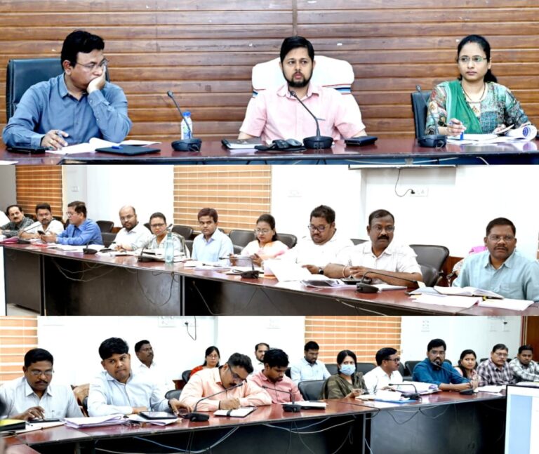 (दुर्ग) कलेक्टर ने राजस्व संबंधी प्रकरणों की ली समीक्षा बैठक, अधिकारियों को दिए आवश्यक निर्देश
