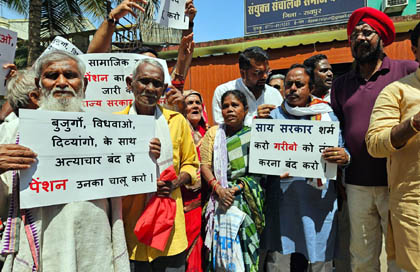 (रायपुर) कैरोसीन का वितरण राशन दुकानों के माध्यम से किया जाए – कांग्रेस