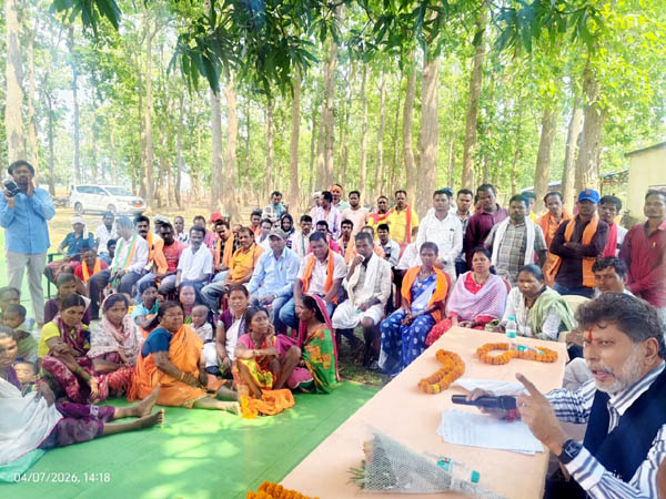 (जगदलपुर) गांव चलो घर चलो अभियान की शुरुआत, ग्रामीणों से किया संवाद, 19 लाख की सौगात दी