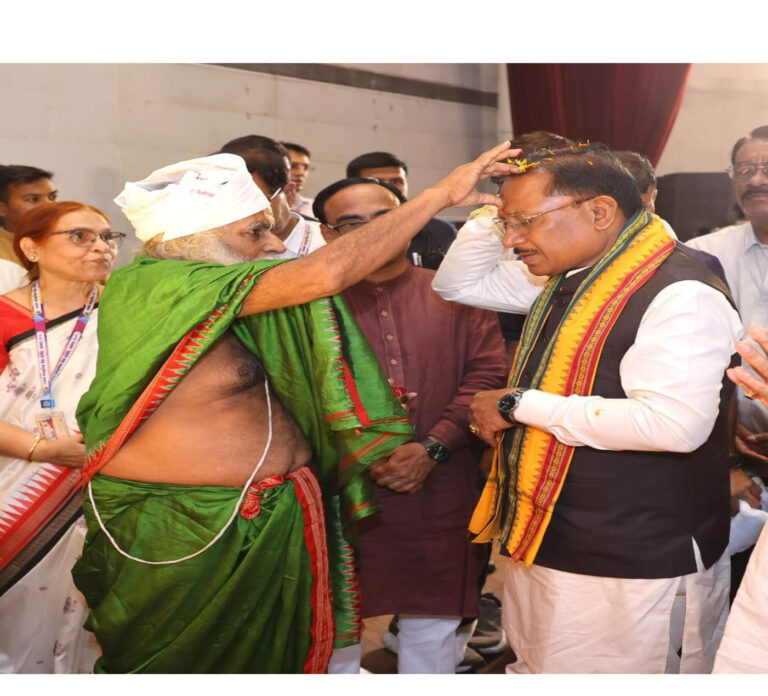 (रायपुर) मुख्यमंत्री विष्णु देव साय ने रायगढ़ के राजापारा स्थित भगवान जगन्नाथ मंदिर में की पूजा-अर्चना